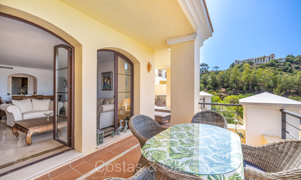 Move-in ready, spacious 3-bedroom apartment for sale surrounded by golf courses in Benahavis - Marbella 72149