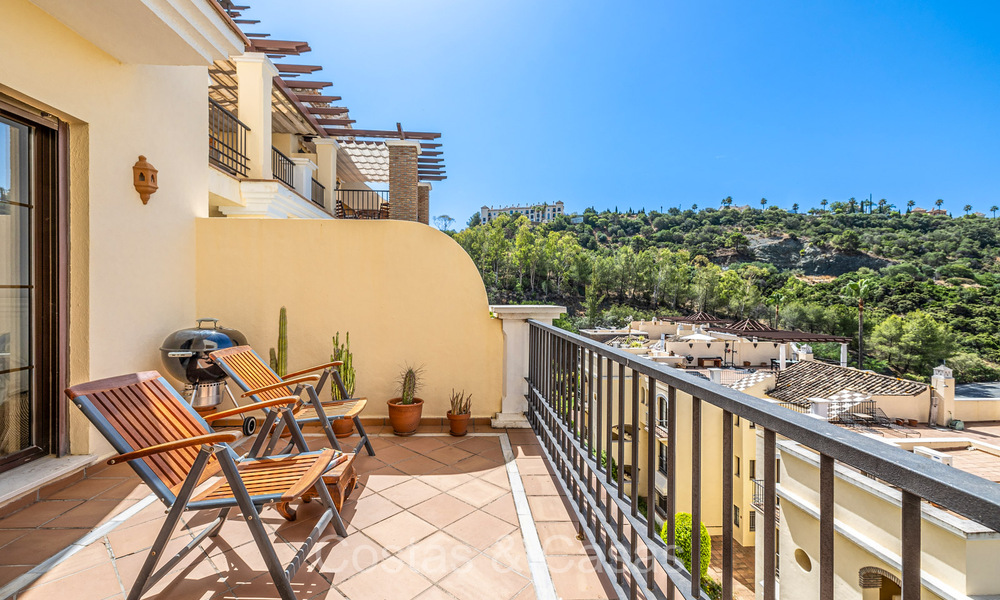 Move-in ready, spacious 3-bedroom apartment for sale surrounded by golf courses in Benahavis - Marbella 72151