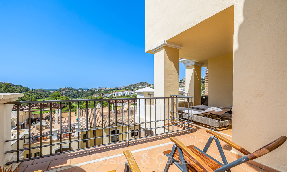 Move-in ready, spacious 3-bedroom apartment for sale surrounded by golf courses in Benahavis - Marbella 72152