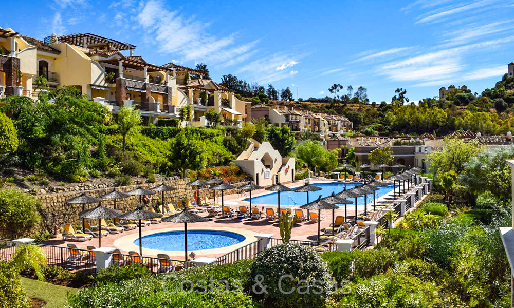 Move-in ready, spacious 3-bedroom apartment for sale surrounded by golf courses in Benahavis - Marbella 72156