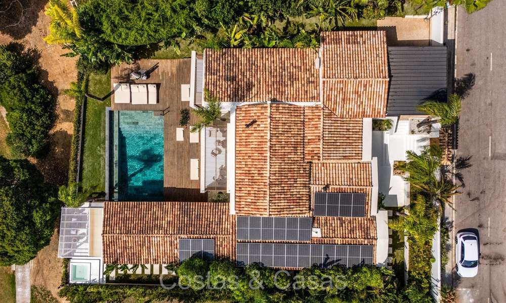 Stylishly renovated luxury villa for sale, bordering the golf course in Nueva Andalucia, Marbella 72290