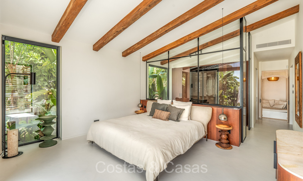 Stylishly renovated luxury villa for sale, bordering the golf course in Nueva Andalucia, Marbella 72312