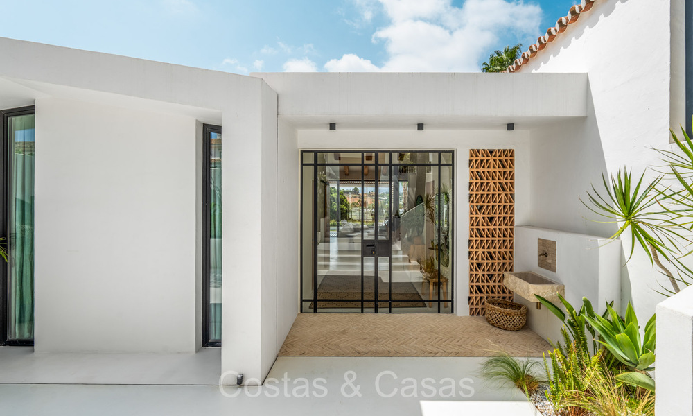 Stylishly renovated luxury villa for sale, bordering the golf course in Nueva Andalucia, Marbella 72315