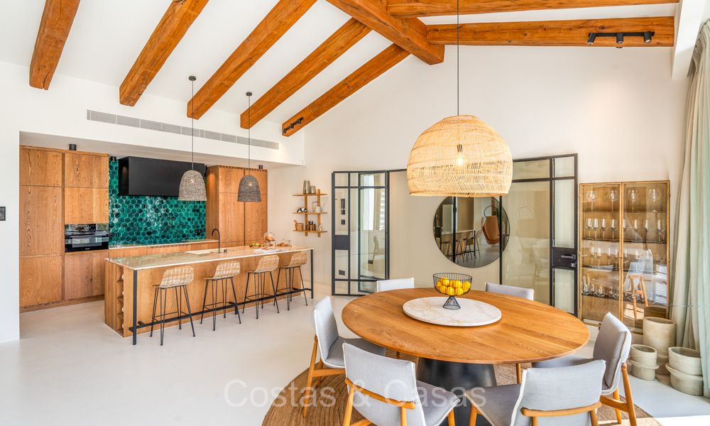 Stylishly renovated luxury villa for sale, bordering the golf course in Nueva Andalucia, Marbella 72323