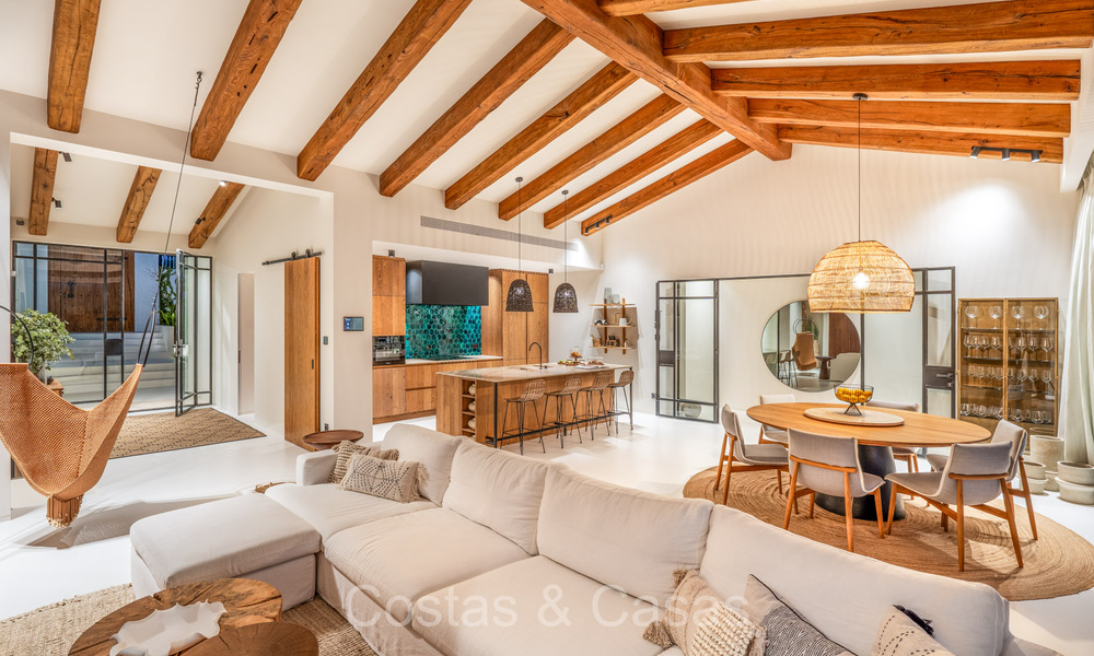 Stylishly renovated luxury villa for sale, bordering the golf course in Nueva Andalucia, Marbella 72332