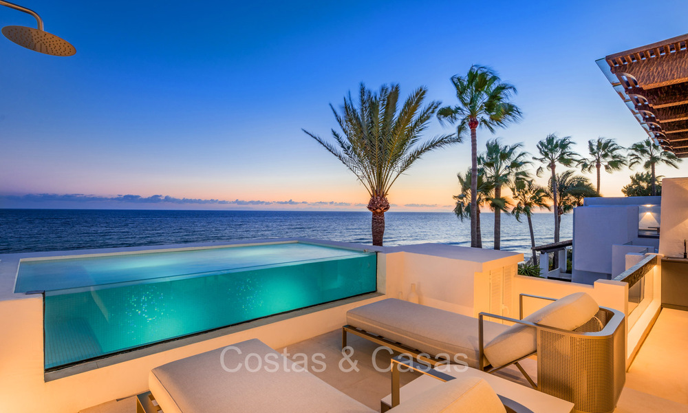 Prestigious penthouse with frontal sea views for sale, frontline beach in Puente Romano, Golden Mile, Marbella 72340