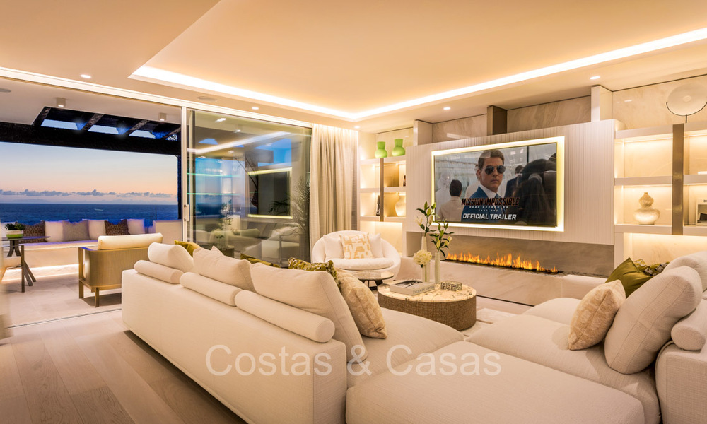 Prestigious penthouse with frontal sea views for sale, frontline beach in Puente Romano, Golden Mile, Marbella 72342