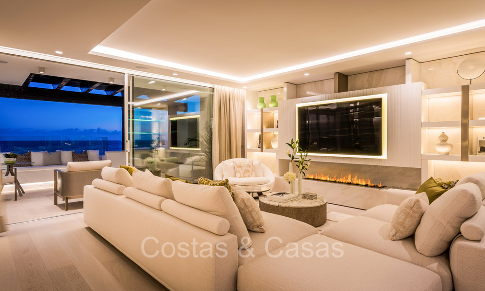 Prestigious penthouse with frontal sea views for sale, frontline beach in Puente Romano, Golden Mile, Marbella 72355