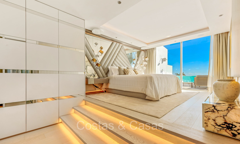 Prestigious penthouse with frontal sea views for sale, frontline beach in Puente Romano, Golden Mile, Marbella 72377