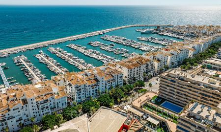 Beautifully renovated apartment with ample terrace for sale w/ stunning views in the marina of Puerto Banus, Marbella 72624