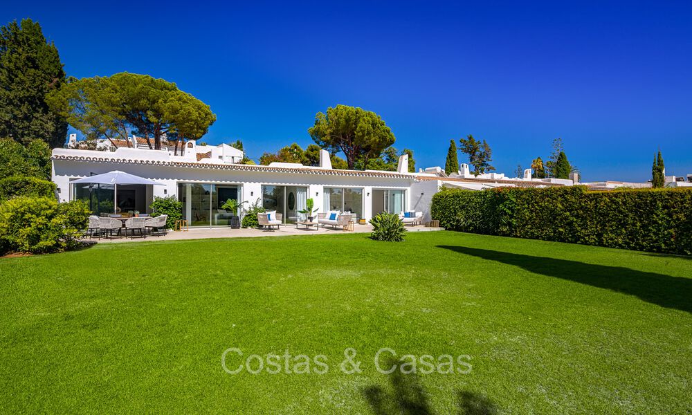 Mediterranean single storey villa for sale bordering the Aloha golf course in Nueva Andalucia, Marbella 72820