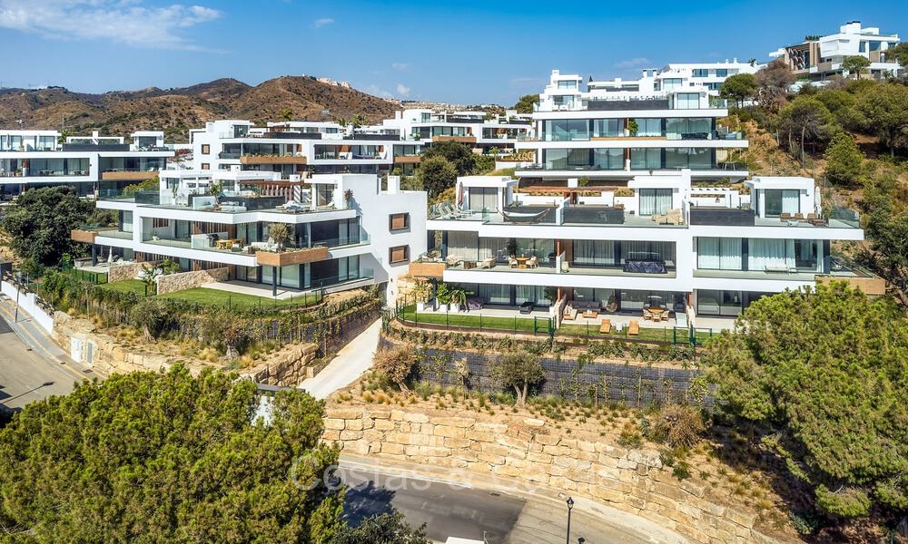 Move-in ready, modern, elegant garden apartment with private garden and sea views for sale in Marbella East 72745