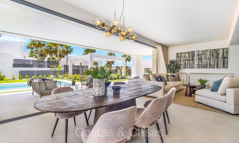 Move-in ready, modernist luxury villa for sale in Marbella East 72758