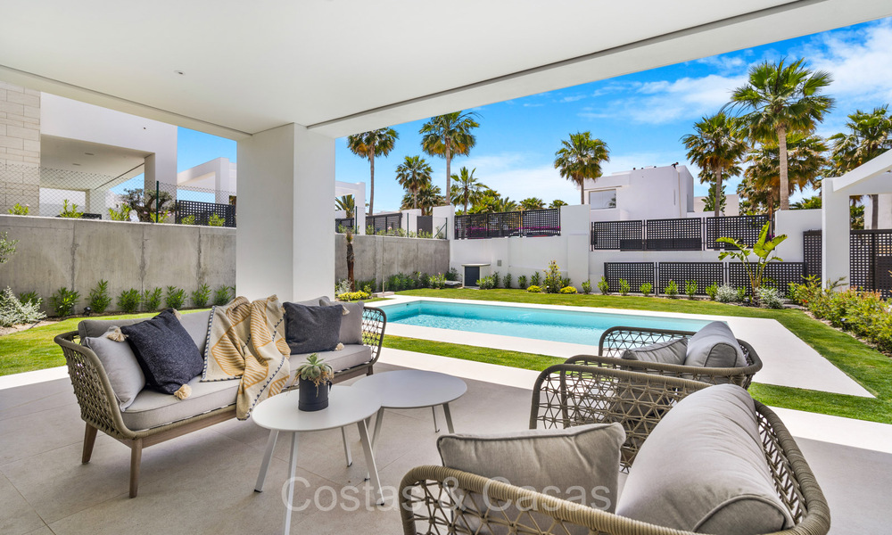 Move-in ready, modernist luxury villa for sale in Marbella East 72764