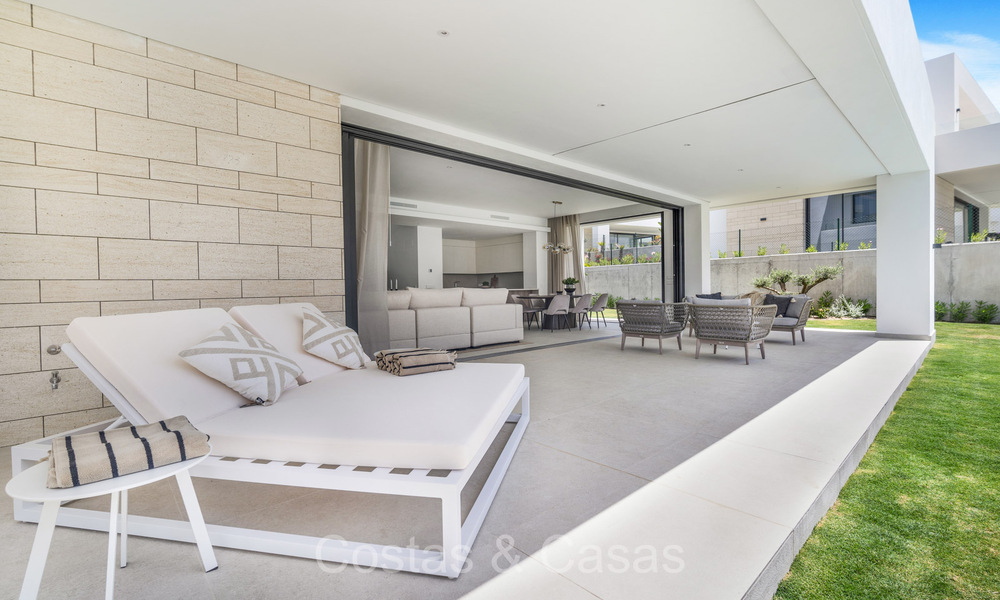 Move-in ready, modernist luxury villa for sale in Marbella East 72765