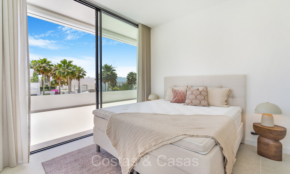 Move-in ready, modernist luxury villa for sale in Marbella East 72776