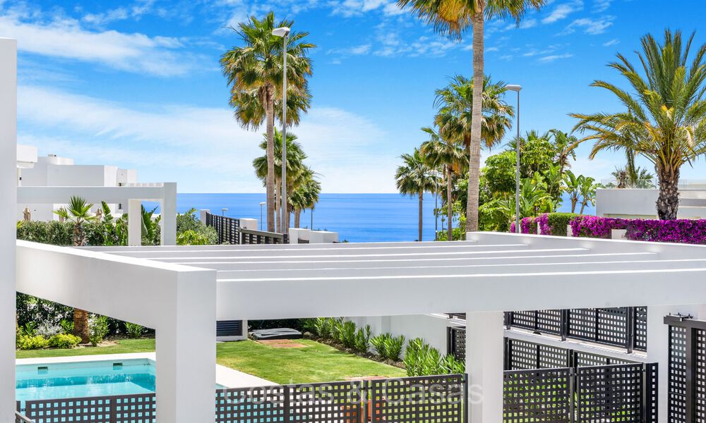 Move-in ready, modernist luxury villa for sale in Marbella East 72783