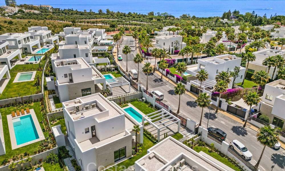 Move-in ready, modernist luxury villa for sale in Marbella East 72790