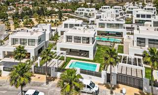 Move-in ready, modernist luxury villa for sale in Marbella East 72791 