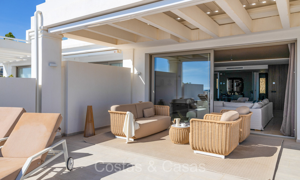 Luxury apartment for sale with panoramic sea views in a boutique complex in Nueva Andalucia, Marbella 72900