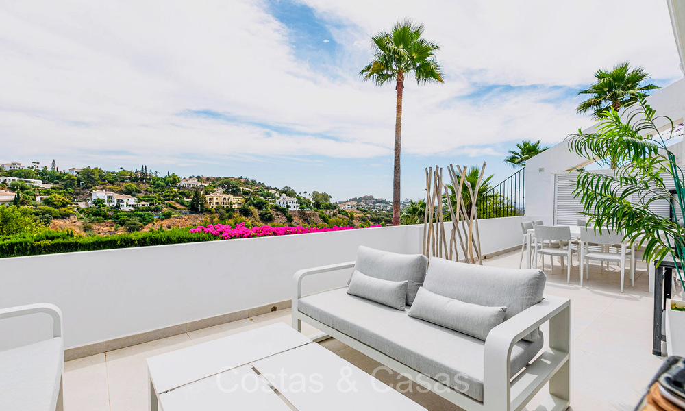 Prestigious renovated apartment for sale with spacious terrace in La Quinta golf resort, Benahavis - Marbella 72972