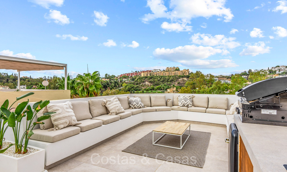 Move-in ready townhouse with large roof terrace for sale in a gated community in La Quinta, Benahavis - Marbella 72976