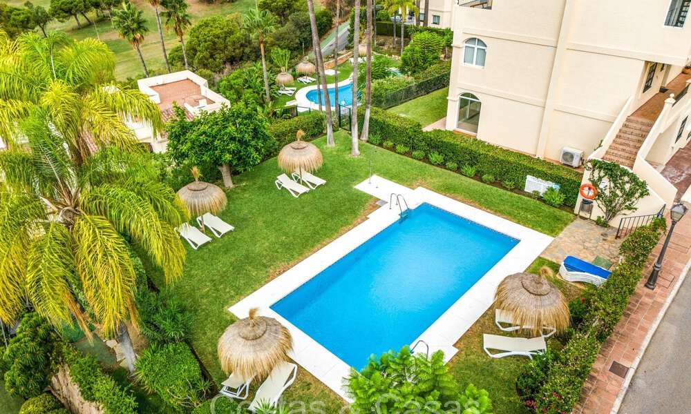 Move-in ready townhouse with large roof terrace for sale in a gated community in La Quinta, Benahavis - Marbella 72980