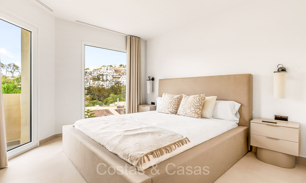 Move-in ready townhouse with large roof terrace for sale in a gated community in La Quinta, Benahavis - Marbella 72996