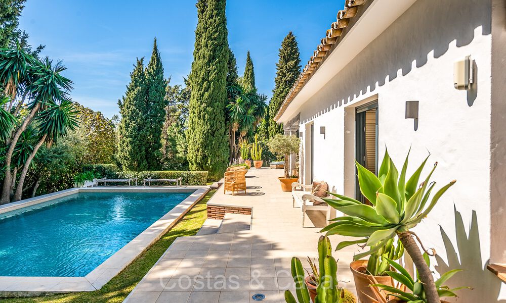 Charming single storey luxury villa for sale in a prestigious area, in East Marbella 73022