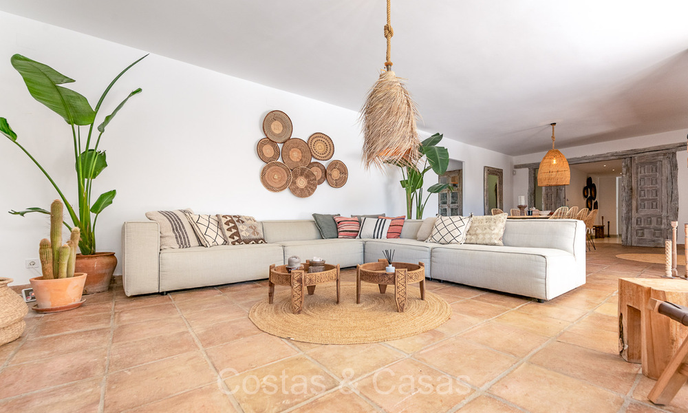 Charming single storey luxury villa for sale in a prestigious area, in East Marbella 73032