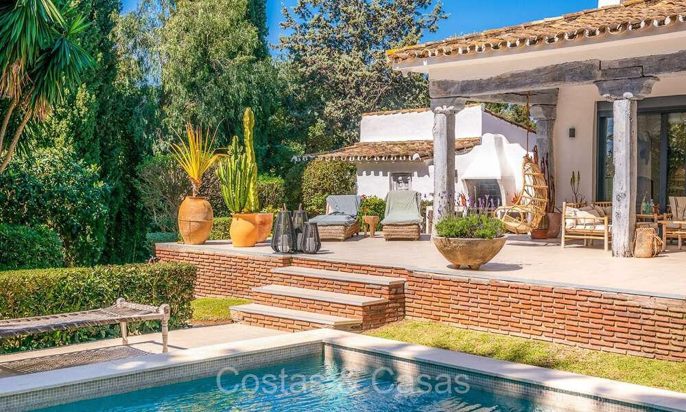 Charming single storey luxury villa for sale in a prestigious area, in East Marbella 73042