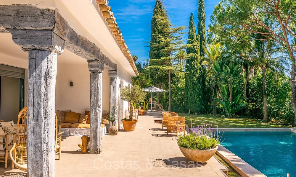 Charming single storey luxury villa for sale in a prestigious area, in East Marbella 73046