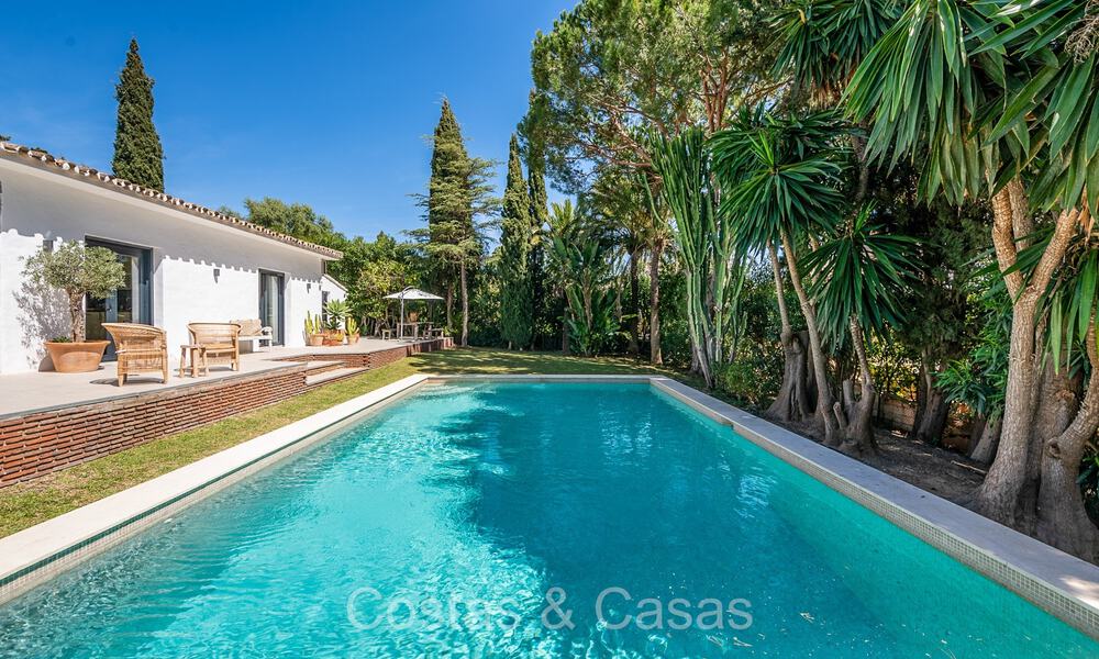 Charming single storey luxury villa for sale in a prestigious area, in East Marbella 73056