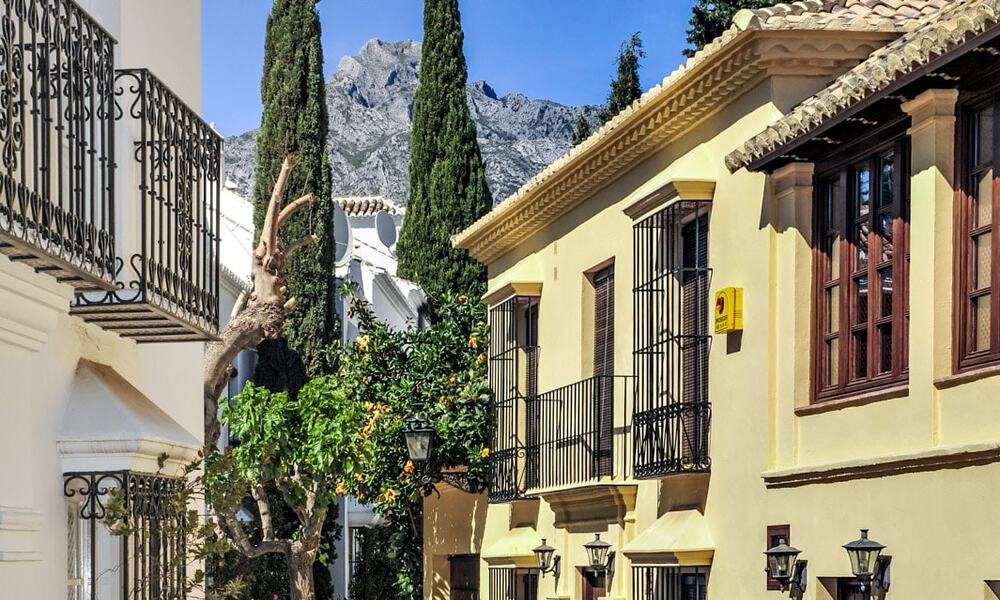 Prestigious townhouse for sale in an exclusive ‘pueblo style’ urbanisation on Marbella’s Golden Mile 73314