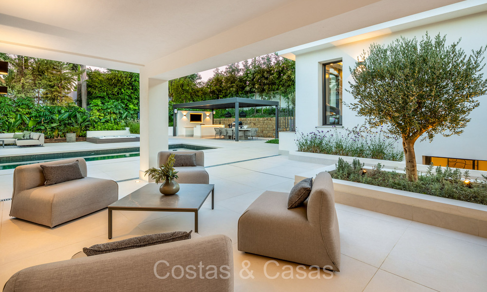 Refined luxury villa in a modern Mediterranean style for sale in Nueva Andalucia, Marbella 73256