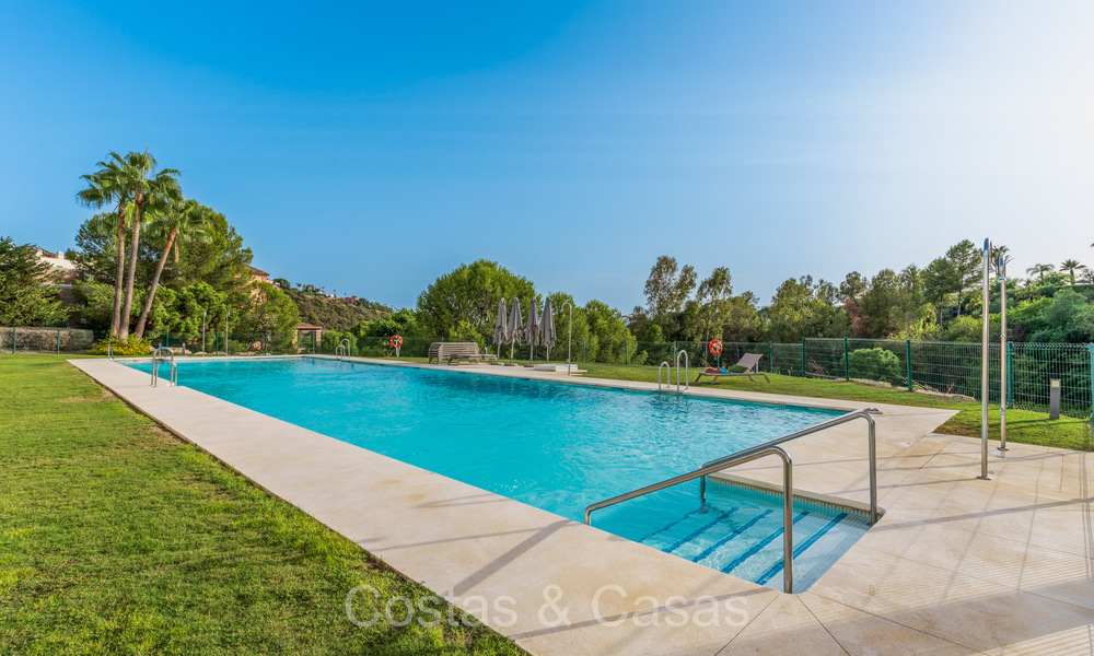 Move-in ready, modern luxury apartment for sale in the prestigious Benahavis - Marbella 73369