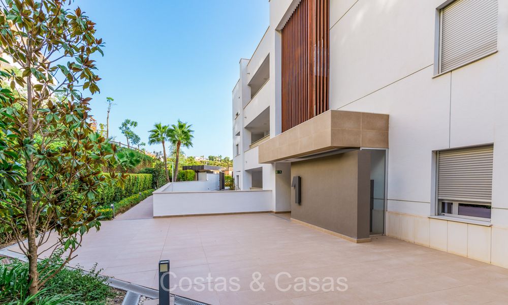 Move-in ready, modern luxury apartment for sale in the prestigious Benahavis - Marbella 73371