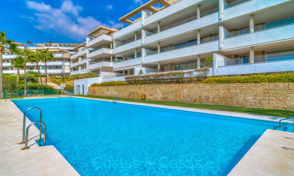 Move-in ready, modern luxury apartment for sale in the prestigious Benahavis - Marbella 73406