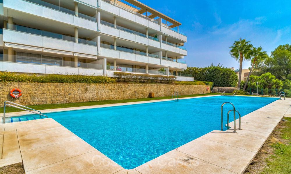 Move-in ready, modern luxury apartment for sale in the prestigious Benahavis - Marbella 73407