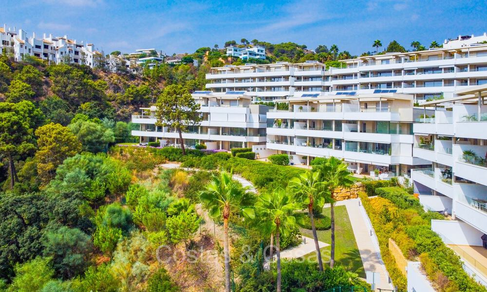 Move-in ready, modern luxury apartment for sale in the prestigious Benahavis - Marbella 73408