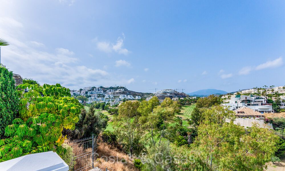 Traditional Spanish luxury villa for sale with sea views in an exclusive gated community in La Quinta, Benahavis - Marbella 73430