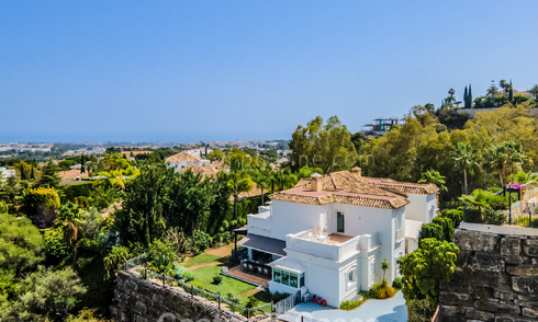 Traditional Spanish luxury villa for sale with sea views in an exclusive gated community in La Quinta, Benahavis - Marbella 773584