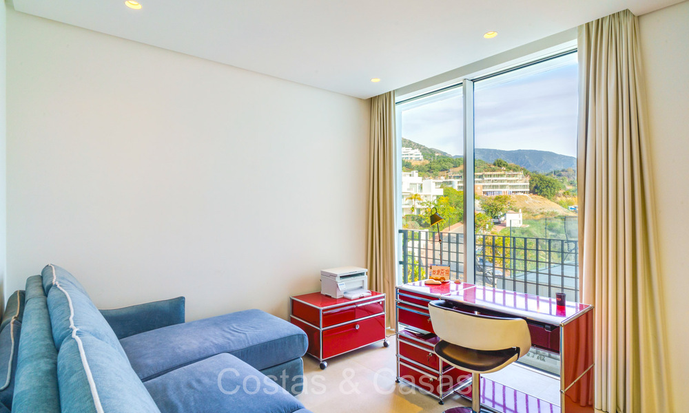 Move-in ready, contemporary apartment with sea views for sale in a gated community located in the hills of Marbella 73453