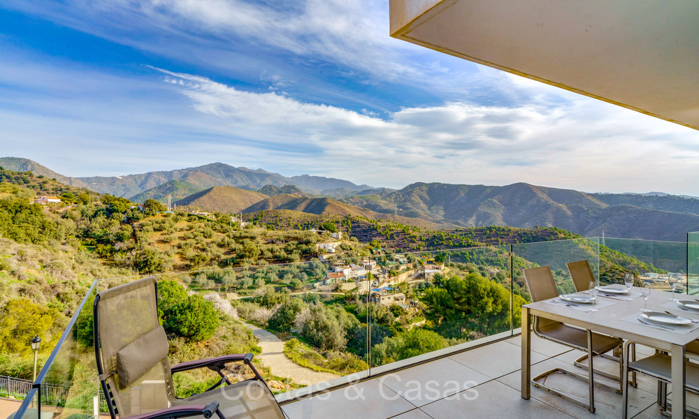 Move-in ready, contemporary apartment with sea views for sale in a gated community located in the hills of Marbella 73457