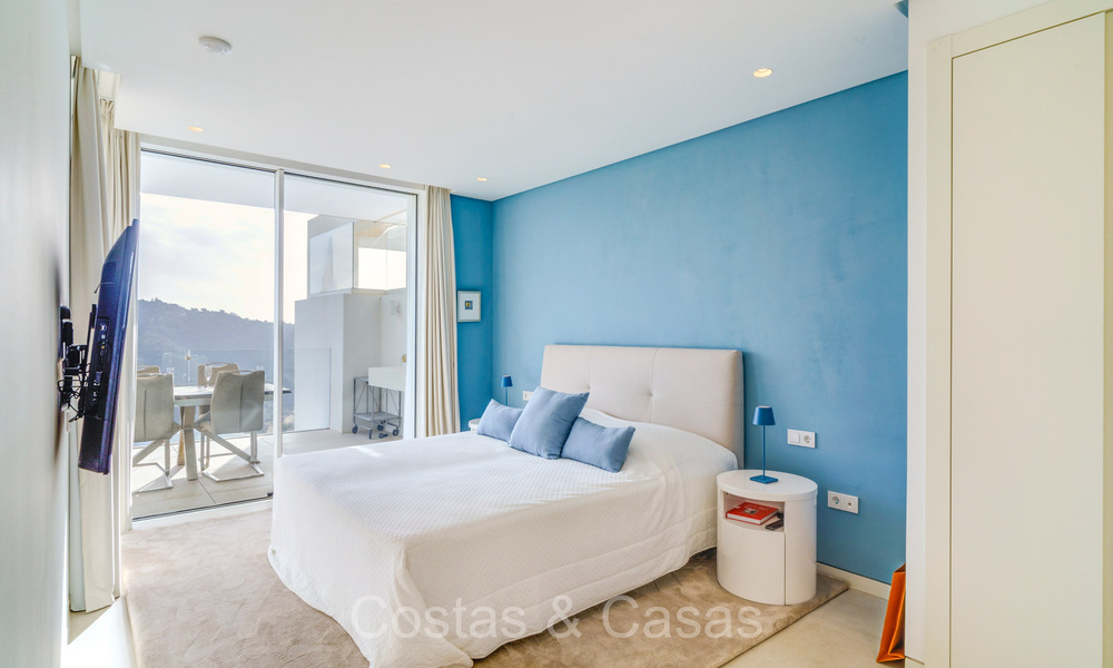 Move-in ready, contemporary apartment with sea views for sale in a gated community located in the hills of Marbella 73461