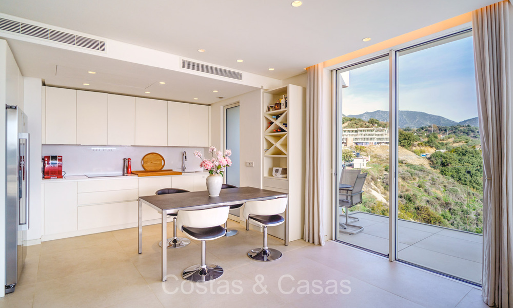 Move-in ready, contemporary apartment with sea views for sale in a gated community located in the hills of Marbella 73465