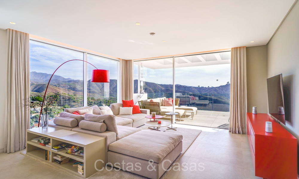 Move-in ready, contemporary apartment with sea views for sale in a gated community located in the hills of Marbella 73467