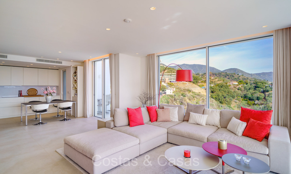 Move-in ready, contemporary apartment with sea views for sale in a gated community located in the hills of Marbella 73469