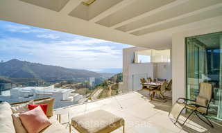 Move-in ready, contemporary apartment with sea views for sale in a gated community located in the hills of Marbella 73474 