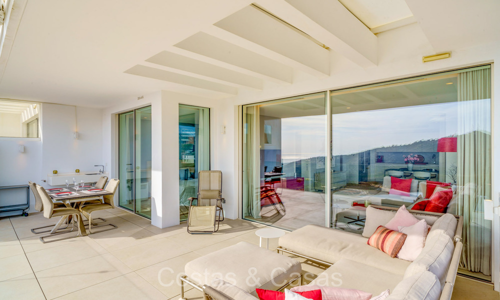 Move-in ready, contemporary apartment with sea views for sale in a gated community located in the hills of Marbella 73475